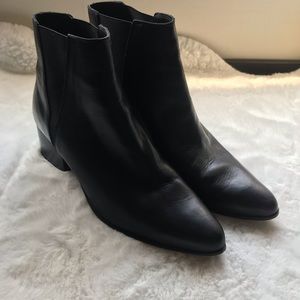 URBAN OUTFITTERS (41) Black Leather Ankle Boots